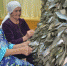 84-летняя Гайникамал Хузина из Агрызского района не пропускает ни дня в плетении масксетей в поддержку земляков - Агрызские вести